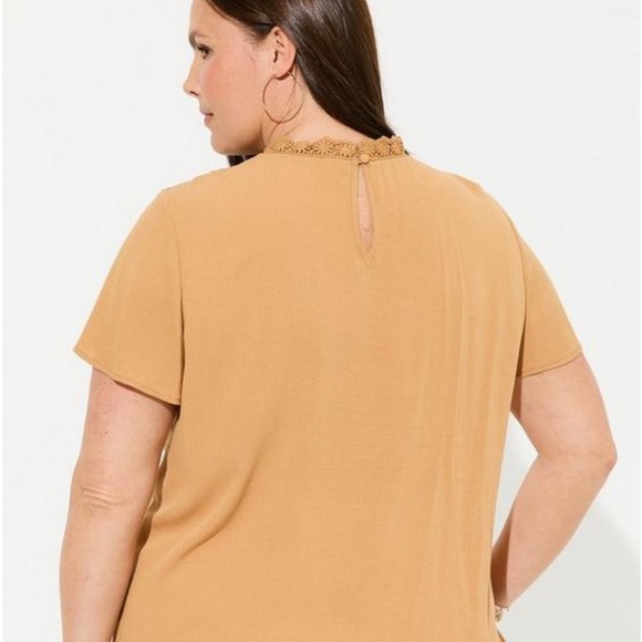 NWT Torrid Crinkle Gauze Flutter Sleeve Sheer Crochet Front - Picture 3 of 7